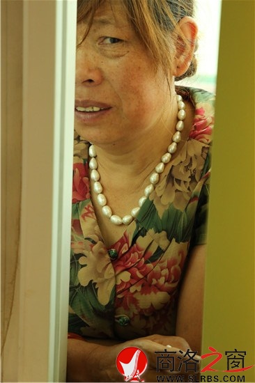 悲傷的母親一直念叨著兒子的名字