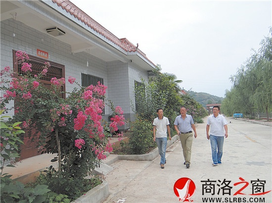 走在美麗的王山底村移民小區街道上,感受田園詩般的享受。