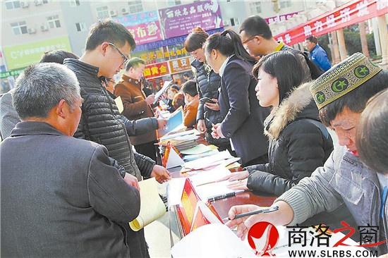 今年3月，鎮安舉行首場返鄉農民工招聘會,2200余名農民工入場登記，500多人達成就業意向。